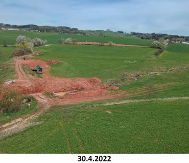Stavba rybníku v Třebihošti 30.4. - 12.6.2022